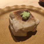 【焼き胡麻豆腐】名物の一皿。流石の仕上がりです。
          
          