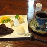 雪詩慕雲 - ケーキプレート、ブルーマウンテン