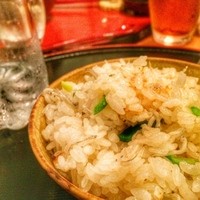 文禄堤 茶味 - 土鍋で炊いた炊き込みご飯。