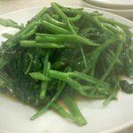 空芯菜炒め　　すごくニンニクが効いています