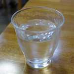 目白 志むら - お水が用意されたので、サクッと喉を潤し