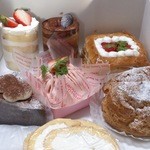 ＰＡＴＩＳＳＥＲＩＥ　Ａｕｘ　Ｒｏｃｈｅｒｓ - どれも美味しい♡パイがちょっとサクサク感に欠けるかな。