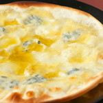 ヴェンティ - 4種のチーズピザ　1,000円
