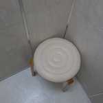 目白 志むら - エレベーター内には一休みできる小さな椅子もあります。