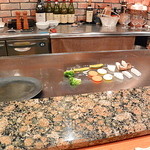 She'll be - 前菜の時から野菜を焼き始めますー！