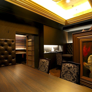 Enjoy Chinese cuisine that combines tradition and new sensations in a space inspired by the 1980s.