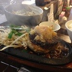 武州うどんあかねandみどりダイニング - 人気の和風ハンバーグ！