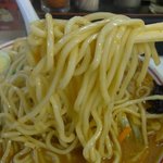 蒙古タンメン中本 - 麺は中太