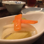 梟 - セロリ新玉ねぎのピクルス