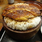 たてまつ - いちど食べてみたかった「うなぎまぶし・ご飯大盛り 」+325円です。ご飯の間にも鰻が入っています。ご飯の多い分だけ、もう少しタレが多いとBESTですネ！　　 2015年5月10日
