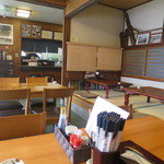 板鼻館 - 年季が入っていますが綺麗な店内です