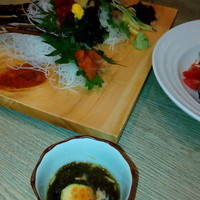 海鮮処松月亭 博多本店 - 刺し身盛り合わせとお通しのもずく