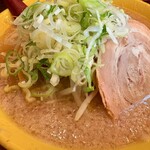 らーめん弁慶 - 料理写真:ラーメン@1,000円  見た目に反して脂も塩味もあっさりなコイツ。たまに食べたくなるよねぇ！