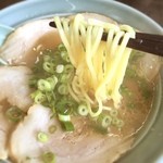 とん亭 - チャーシューメン麺リフト❤️
      
      チャーシューもホロホロのトロトロで僕好み( ^ω^ )✨