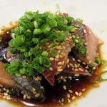 金七 人吉本店 - 山の中の人吉で、まさか、ごまあじを食べることになろうとは(笑)。
                                でも、これが軽く柚子胡椒を効かせてあって、とても美味しかったです。
                                