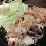 金七 - ハイヒール(豚足)。
      レモンダレというのも変わっています。
      