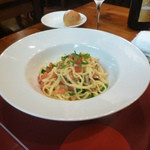 オステリア ブッコ - 明石昼網・穴子の燻製とフレッシュトマトの生パスタ