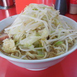 ラーメン二郎 - ラーメン＋野菜ニンニク