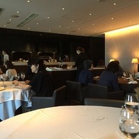 ゼックスウエスト サルヴァトーレ クオモブロス - 落ち着いた雰囲気の店内です。