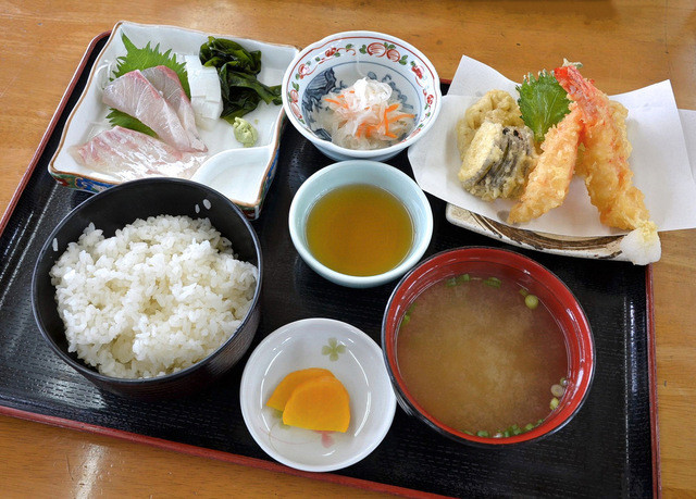 写真 ぴんぴんや ゆたか丸 ピンピンヤ ユタカマル 箕浦 魚介料理 海鮮料理 食べログ