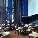 中国料理 「チャイナブルー」 - 高い天井と、明るい店内♬