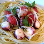 ドルチェ　ファール　ニエンテ - タコとトマトと長ねぎ　アーリオ・オーリオ