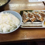 六長屋 - ★Ｂ定食セットの白飯と餃子