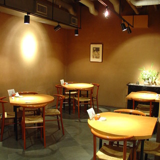 Dine in a space that is a little different from the popular soba restaurants.