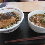 Moriyama Pakingu Eria Kudari Sunakku Kona - 味噌カツ丼ときし麺のセット