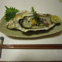 名古屋コーチン 一鳳  にしき - 的矢牡蠣の生牡蠣は磯の香りが強く美味しいですね～