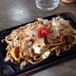 みつわ食堂 - 亀山味噌焼きうどん（600円）