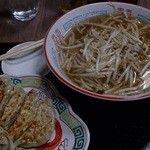 Kisen - 味噌ラーメン？￥550と餃子￥350