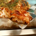 お好み焼 きじ - 焼きそばに玉子が絡んだ玉子焼き。