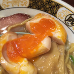 すごい煮干ラーメン凪 - 絶妙の状態の味付けたまご