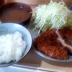 豊島屋 - ロースかつ定食（半ライス）（2015.5）