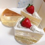 お菓子のピエロ - ショートケーキ330円　チーズケーキ　295円
