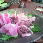 呑蔵 - 赤むつ黒むつ両方のってるお造り