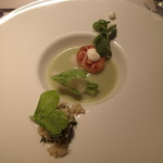 Restaurant MiYa－Vie - 春蕪と帆立貝を浮かべたそら豆の冷たいスープ，キヌア，山葵の香りを添えて