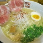 らーめん 鶴武者 - 麺がプリっとしていて美味しい。