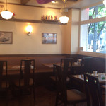 シャ・ノワール カフェ - 落ち着いた店内