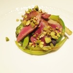 フォリオリーナ・デッラ・ポルタ・フォルトゥーナ - ローストしたブレス産鳩胸肉の薄切り、リグーリア産野生アスパラガス、
イタリア産ニンニク、ローストしたピオッピーノの炒め☆