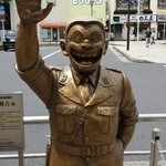 つけ麺 道 - 両津が立って治安を守っています。さすが、亀有（笑）。