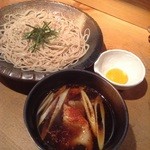 蕎麦cafe 伍 - 肉つけ蕎麦800円に100円の生卵追加。