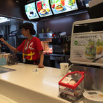 McDonald's - 2015/06 　日本マクドナルドの5月の売上高は、異物混入問題の影響が長引いていることから去年と比べて22％減り、16カ月連続でのマイナス