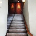 Ishiyaki Ando Wain Iwata - 本日は、左脇の階段を上り、2階席へ案内されました。