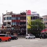 Ishiyaki Ando Wain Iwata - 名市大病院近くの桜山の交差点 北西角のビルにあります。（画像のビルの左端辺りです。）