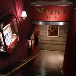 マキシム・ド・パリ - この階段を降りると夢の世界！