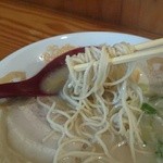 彩龍一番 - 2015年6月　麺持ち上げ