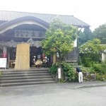 平泉寺のソフトクリーム屋さん - お土産屋さんの右側です