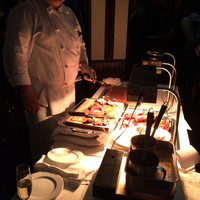 AKARENGA STEAK HOUSE - ローストビーフを切り分けてくれました。